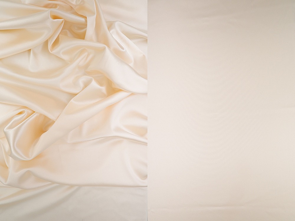 KNT4200 / CREAM / 88%POLY 12%SPAN BRIDAL SATIN STRETCH FABRIC.