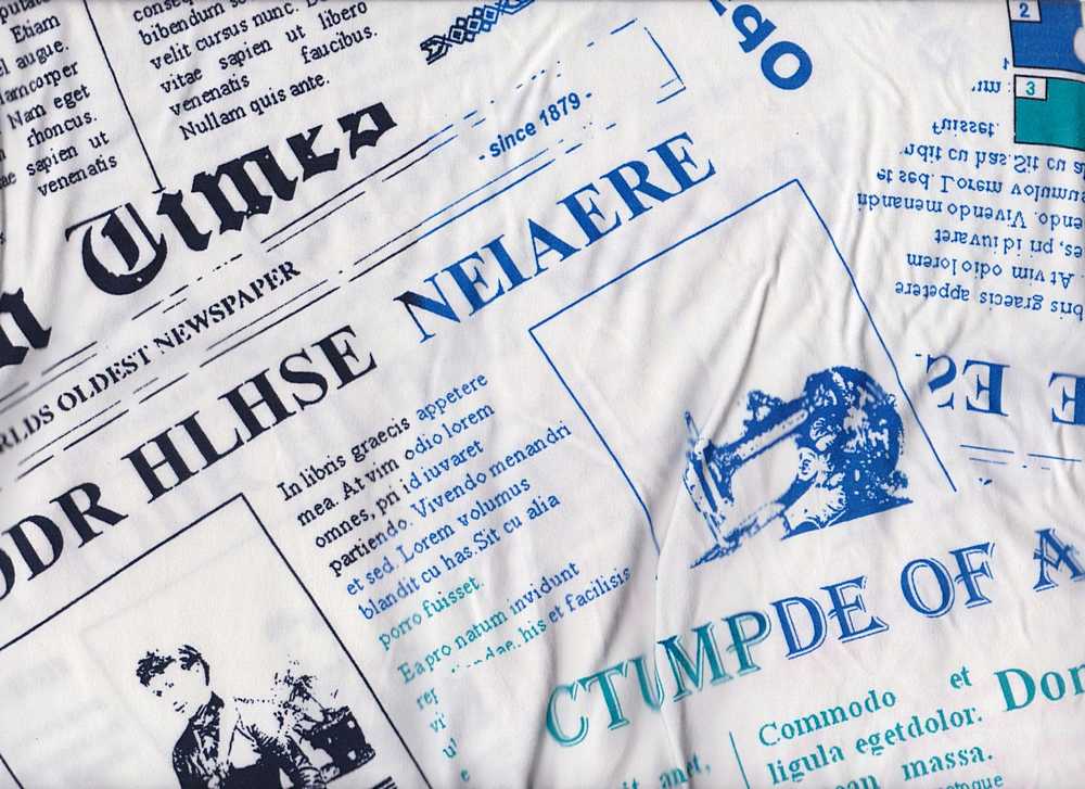 KNT2100-Q00708 / BLUE / 96%POLY 4%SPAN DTY BRUSHED NEWSPAPER PRINT