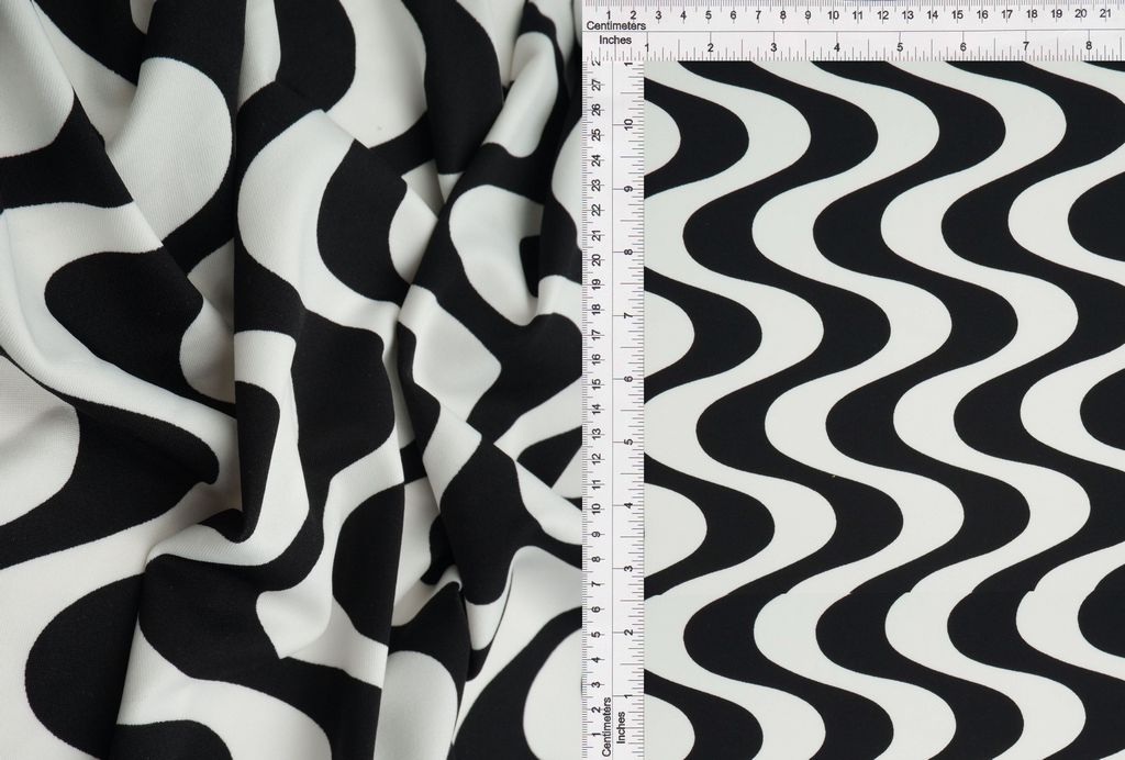 KNT1389-Q20310 / BLK/WHT / 96%POLY 4%SPAN DTY GEO PRINT
