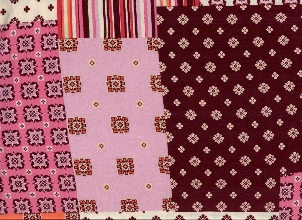 KNT2100-MS10204 / BURGUNDY MULTI / 96%POLY 4%SPAN BRUSHED DTY PATCHWORK PRINT