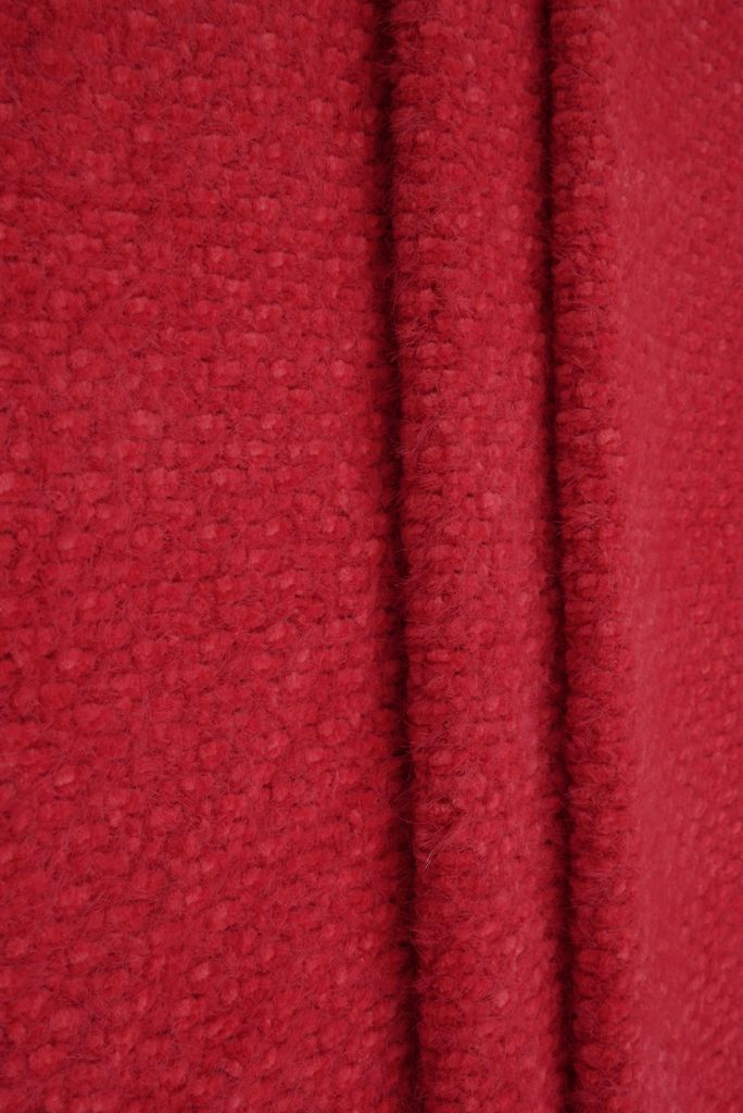 KNT4543 / RED / 69%POLY 31%NYLON CHENILLE FEATHER YARN