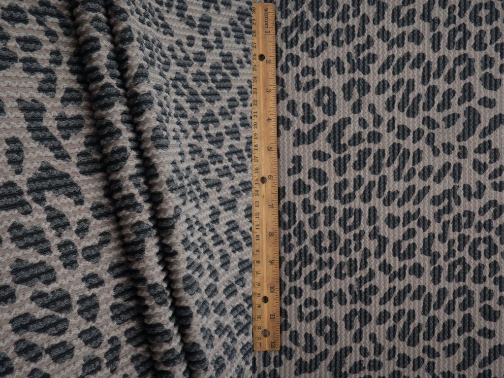 KNT4463-S304102 / CHARCOAL / 77%P 18%R 5%SP DOUBLE KNIT COZY ANIMAL PRINT