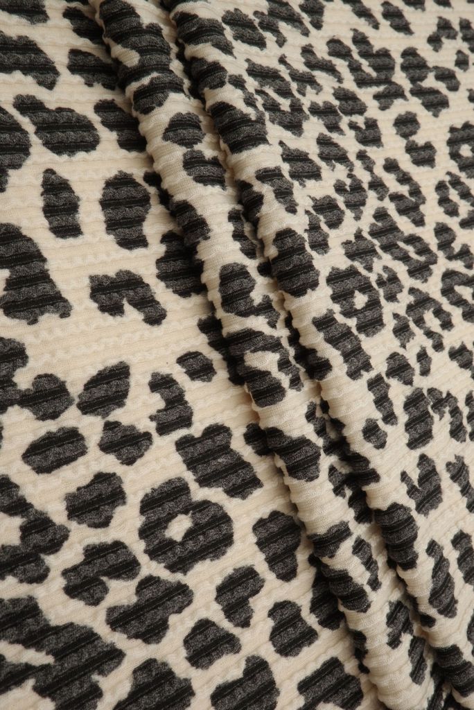 KNT4463-S304102 / BEIGE / 80%POLY 15%RAYON 5%SP DOUBLE KNIT COZY ANIMAL PRINT