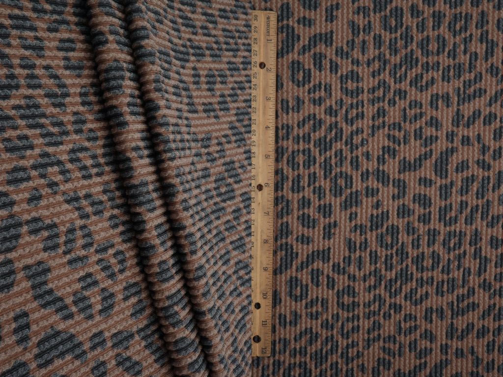 KNT4463-S304102 / BROWN / 77%P 18%R 5%SP DOUBLE KNIT COZY ANIMAL PRINT