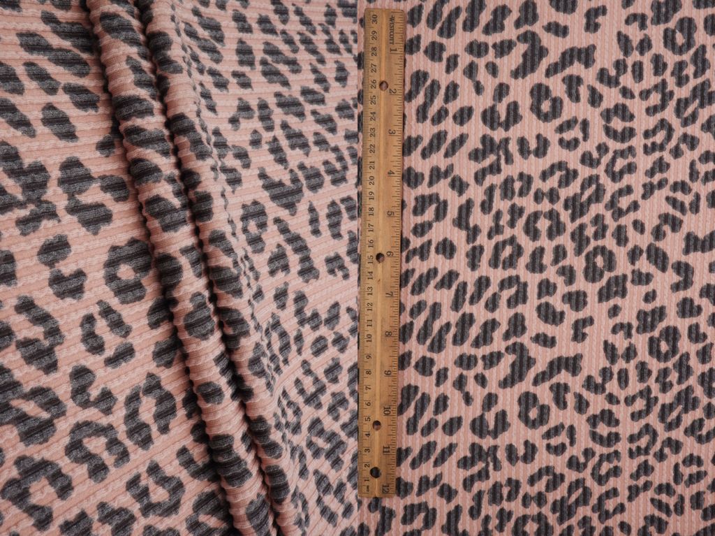KNT4463-S304102 / CLAY / 77%P 18%R 5%SP DOUBLE KNIT COZY ANIMAL PRINT