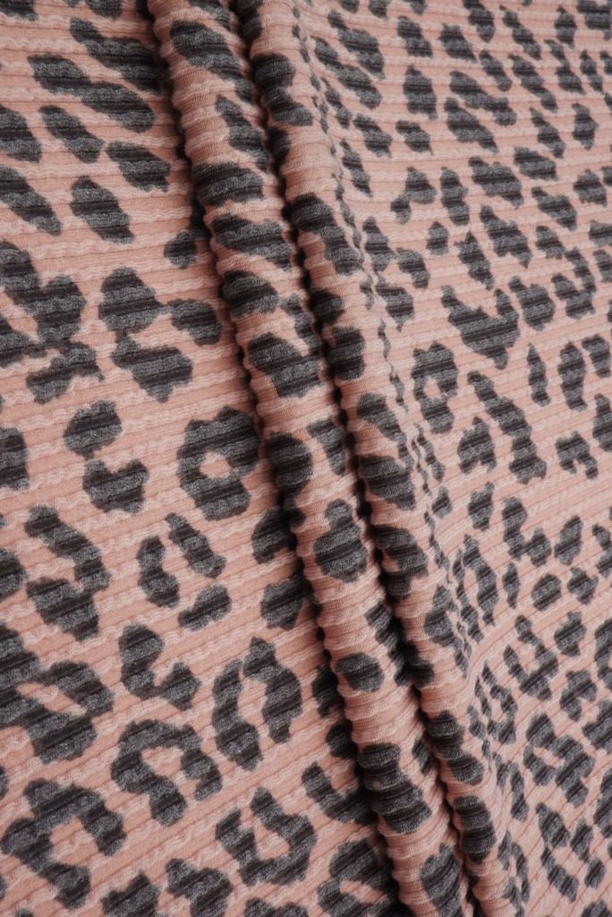 KNT4463-S304102 / CLAY / 77%P 18%R 5%SP DOUBLE KNIT COZY ANIMAL PRINT