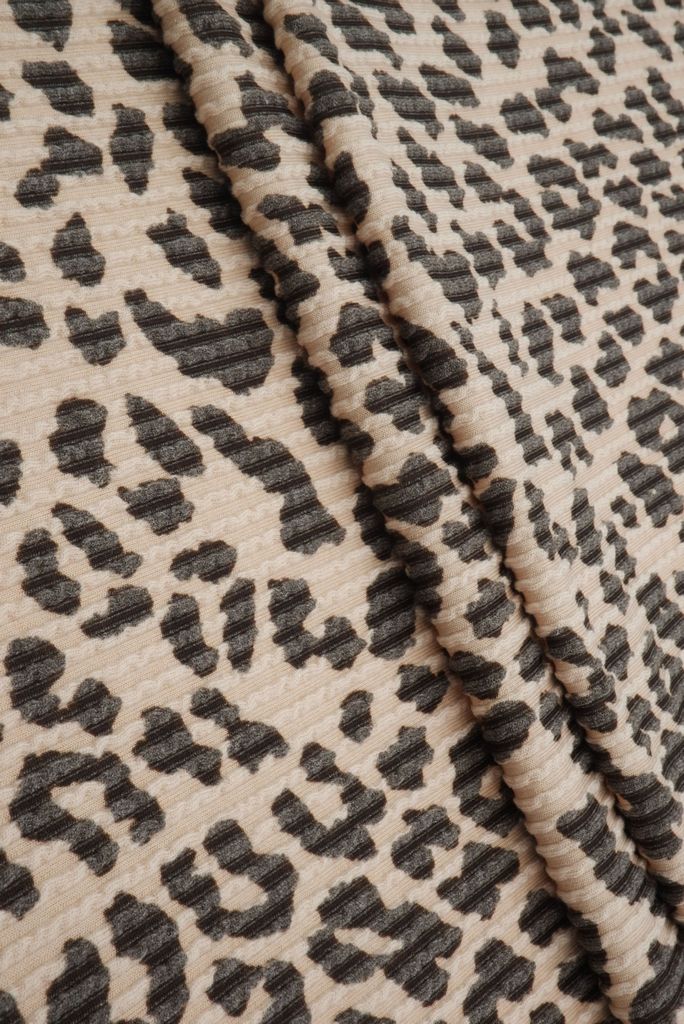 KNT4463-S304102 / TAUPE / 77%P 18%R 5%SP DOUBLE KNIT COZY ANIMAL PRINT