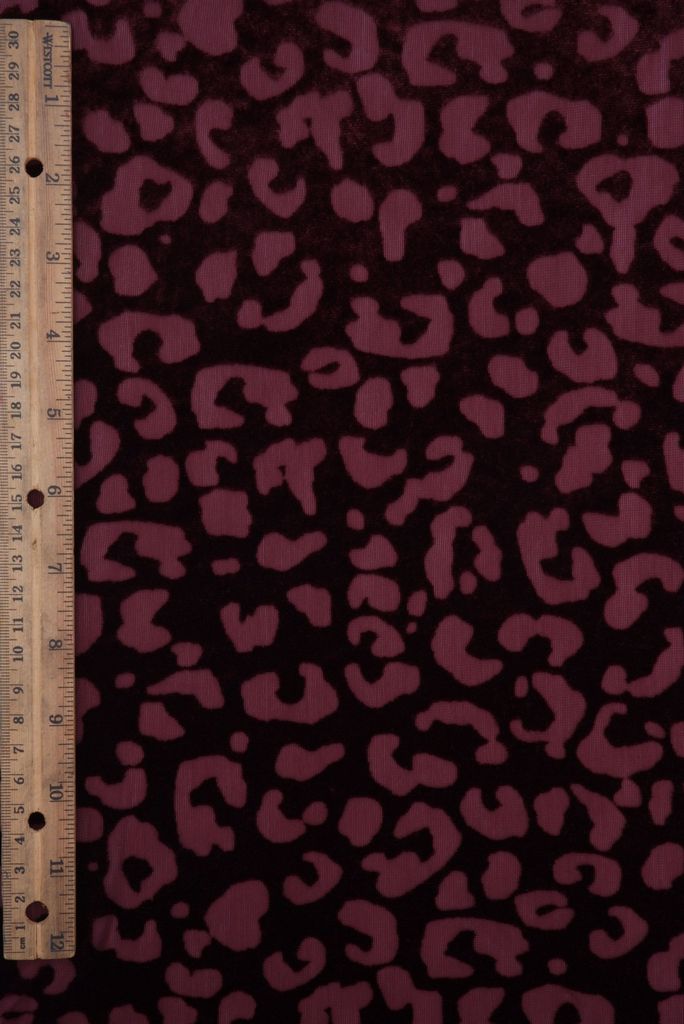 KNT3869-Q10720 / BURGUNDY / 65%POLY 27%NYLON 8%SP VELVET BURN OUT ANIMAL PRINT