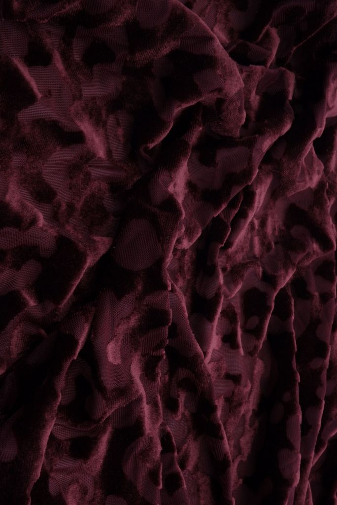 KNT3869-Q10720 / BURGUNDY / 65%POLY 27%NYLON 8%SP VELVET BURN OUT ANIMAL PRINT