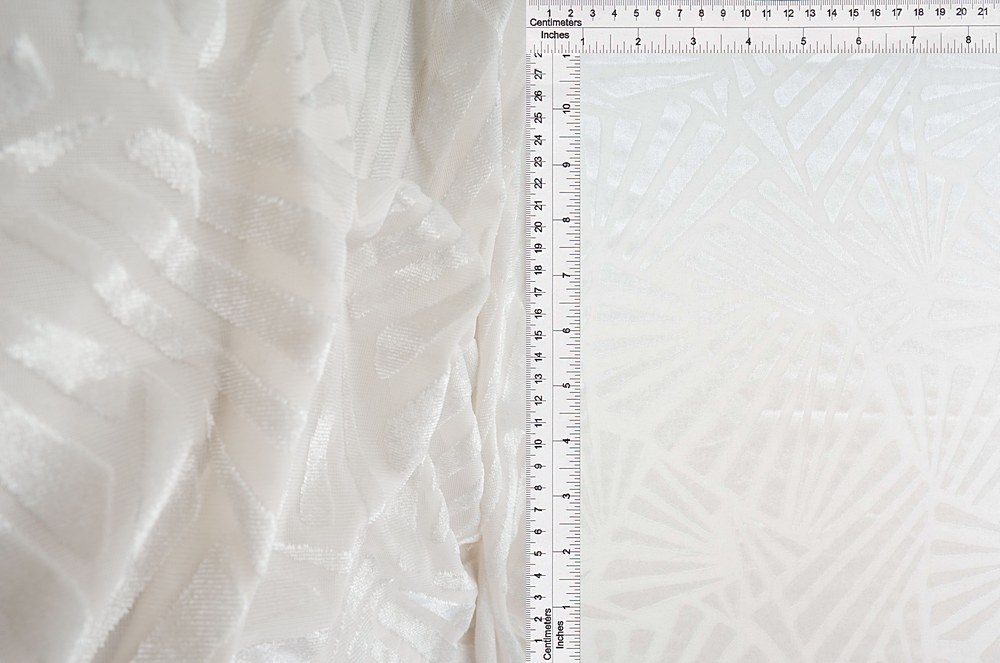 KNT3869-MS10614 / WHITE / 65%POLY 27%NYLON 8%SP GEO VELVET BURNOUT