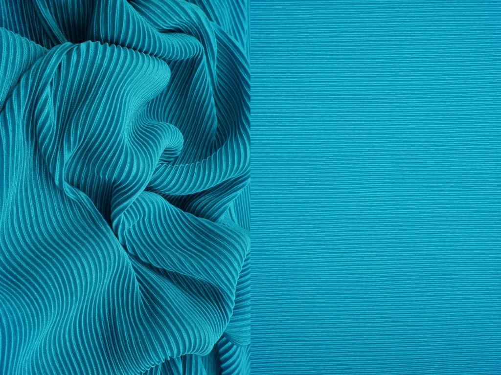 KNT3696 / BLUE / 100%POLY BODRE FABRIC/INTERLOCK PLEATED